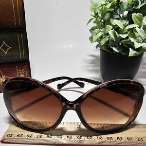 Jessica Simpson J551 Tortoise Shell Cat Eye Butterfly Sunglasses